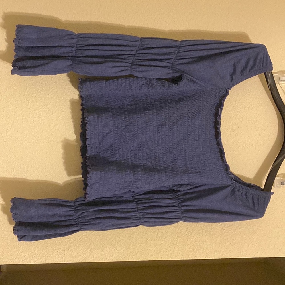 Off shoulder rigged shirt